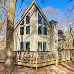 Serene Poconos Cabin With Beach And Lake Access!