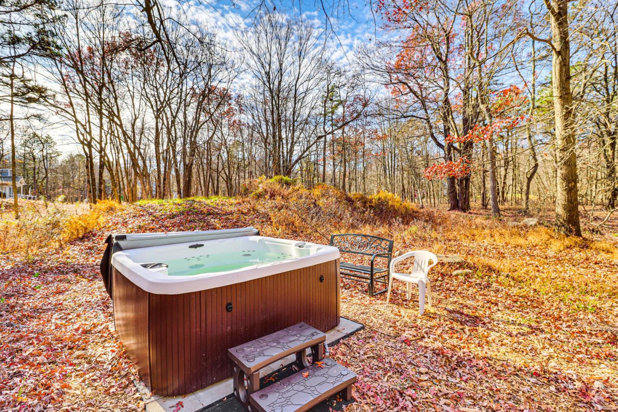 Serene Poconos With And Access! Holiday home Albrightsville