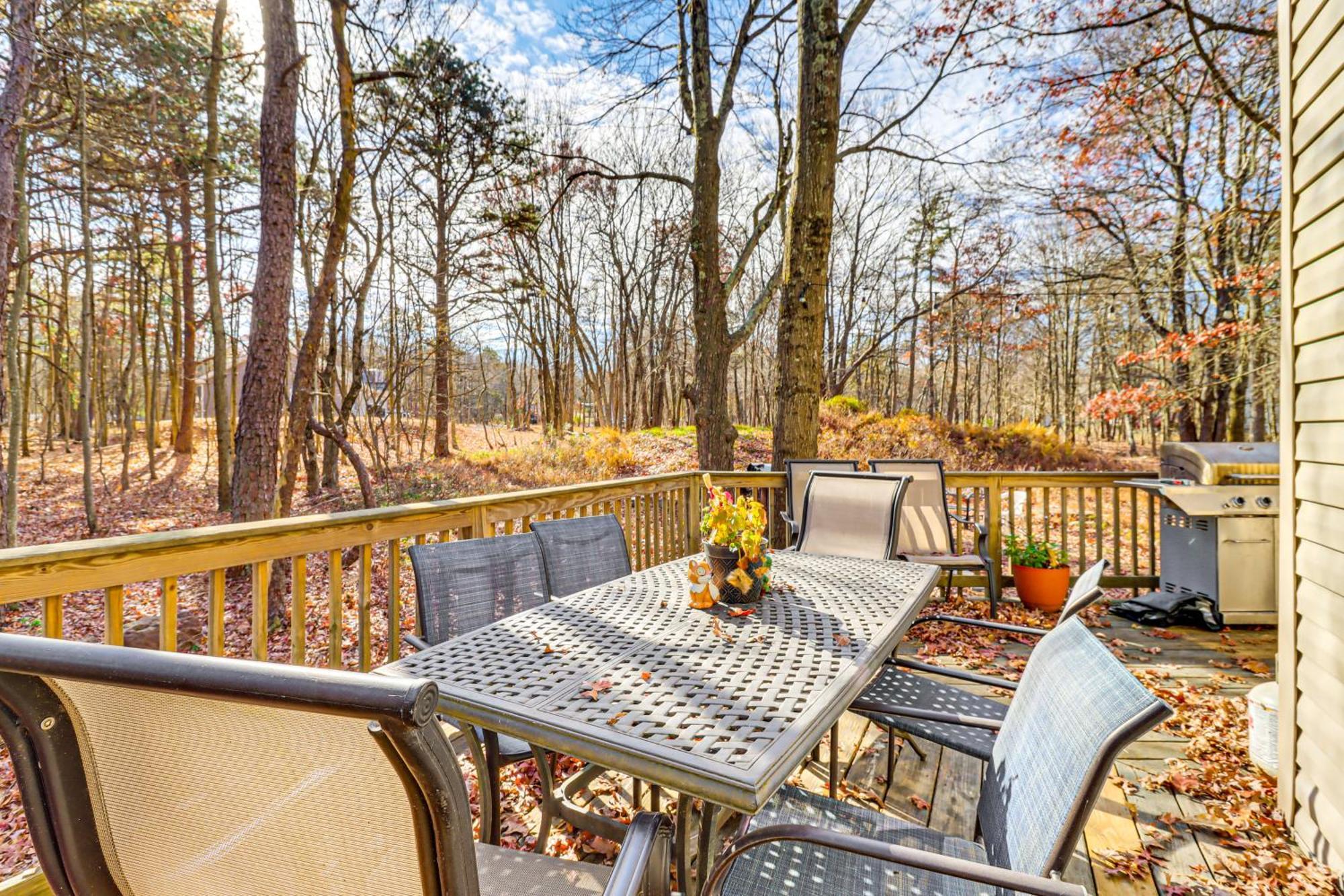 Serene Poconos With And Access! Holiday home *