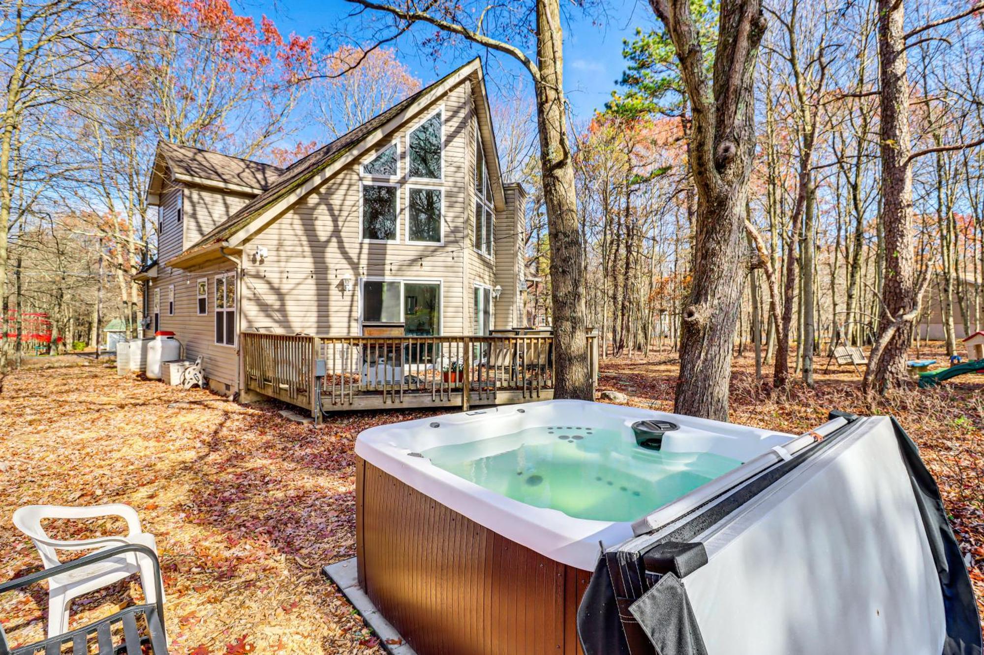 Holiday home Serene Poconos With And Access!